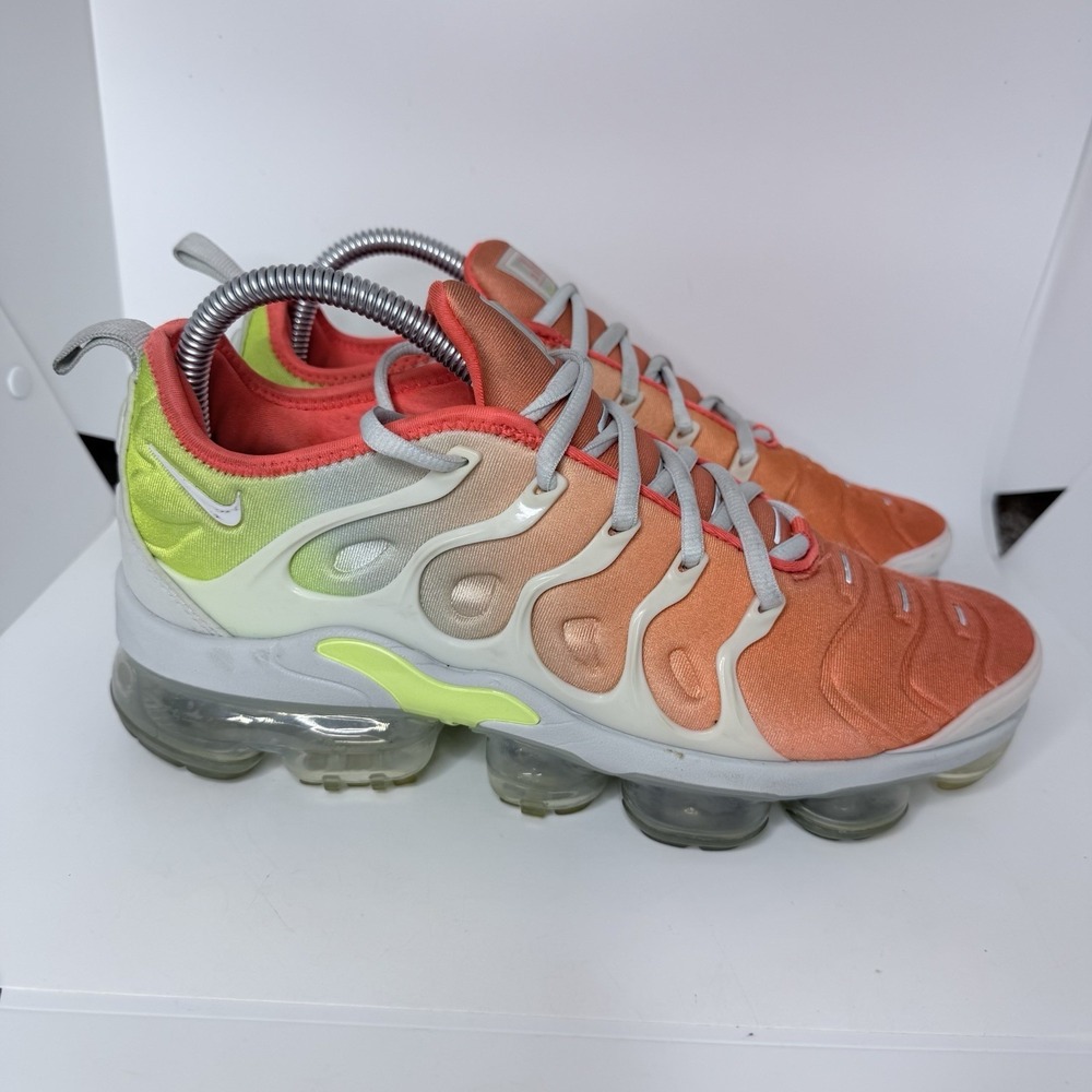 Nike Air Vapormax Plus Shoes Womens Size 8.5 Orange Volt Neon Running Sneakers